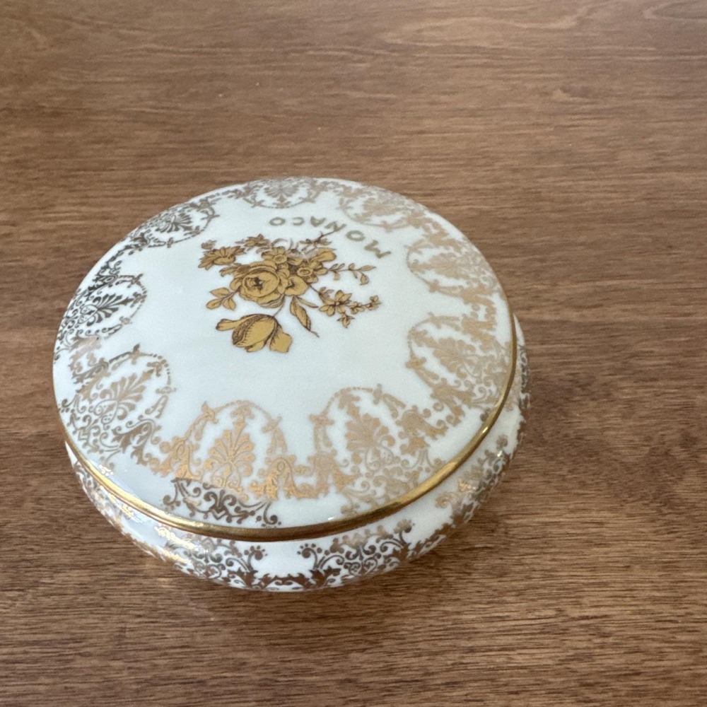 Vintage Limoges porcelain trinket box HandPainted Floral Motives W/ Gold Gilding - Picture 4 of 9